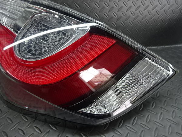 アクア NHP10 トヨタ 純正 後期 左テールランプ STANLEY テールランプ