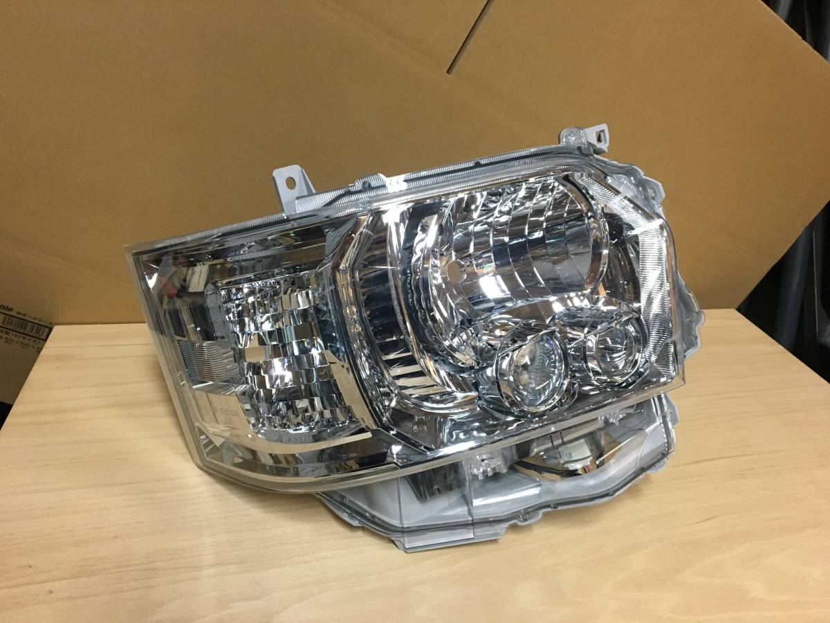 パーツ ハイエース 純正ヘッドライト LED 左右セット