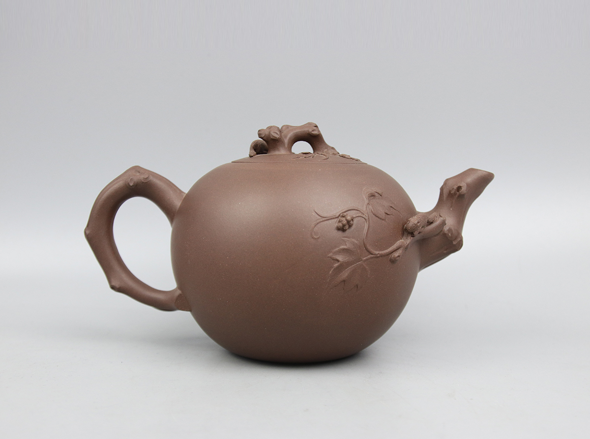 「葡萄 - Yahoo!オークション 煎茶道具 唐物 宇KF504 朱泥急須 葡萄栗鼠細工 愛華 中国宜興 栗鼠」中国、朝鮮半島 (陶芸) の 栗鼠」の落札相場・落札価格 2026年最新Yahoo!オークション ｜骨董品買取