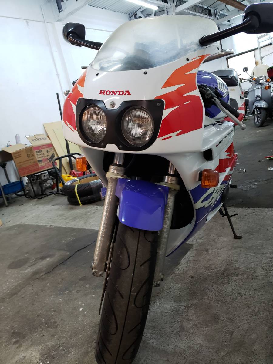 CBR400RR(NC29)はV4と直4が合体したファイナルウェポン！このバイク