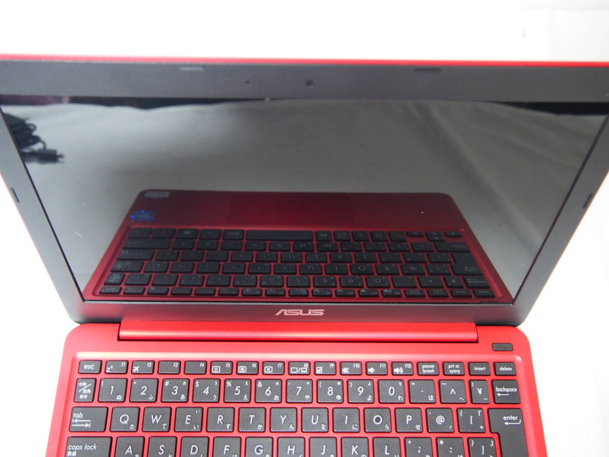 美品 ASUS EeeBook X205TA-RED10 2GB eMMC32GB 11.6インチ