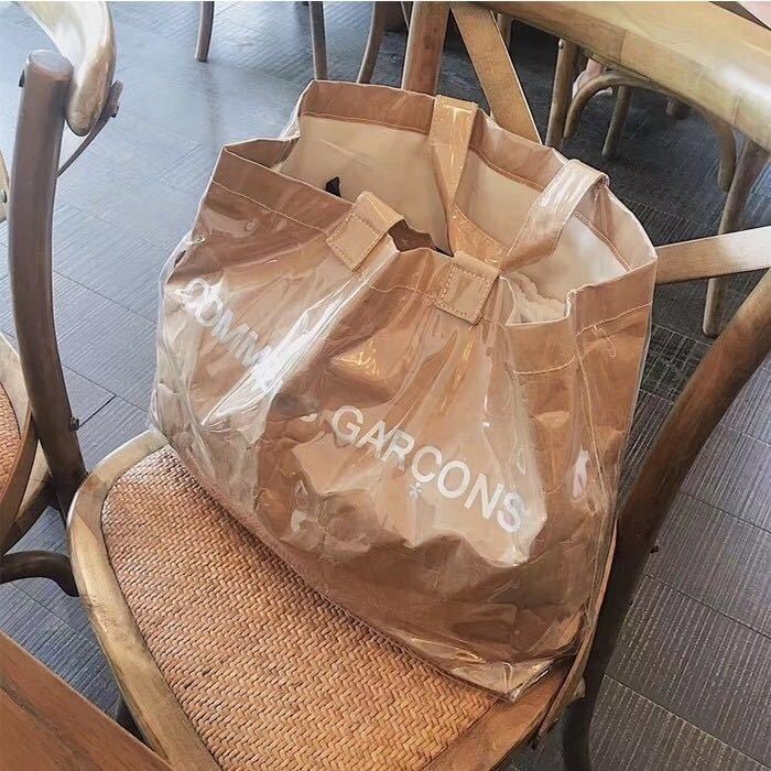 大人気の コムデギャルソンのpvcトートバッグ ベージュ コム デ