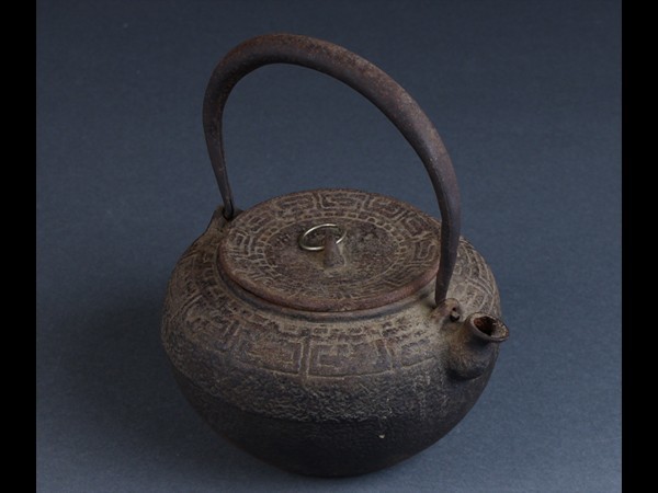 【赤字超特価，本物保証】 煎茶道具 環摘蓋 鉄蓋 鉄瓶 tq14(鉄瓶)｜売買されたオークション情報、yahooの商品情報をアーカイブ公開 - オークファン 鉄瓶