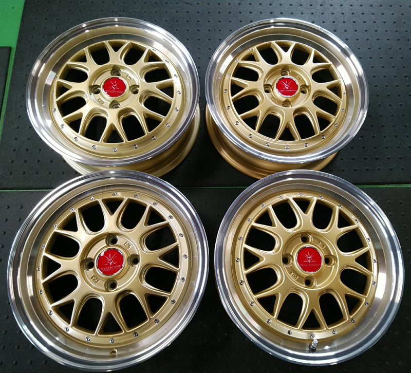 16インチ 希少絶版モデルの4WD仕様 中古（インセット（mm）48）（車 