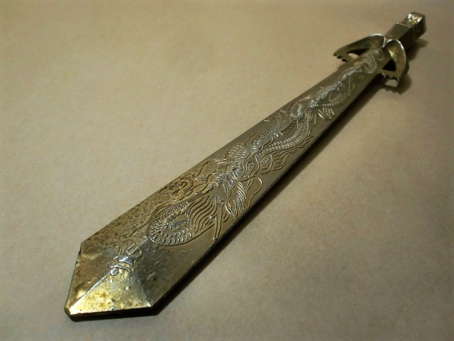 仏具倶利伽羅龍王剣 剣龍銅製 不動明王の化身密教法具倶利