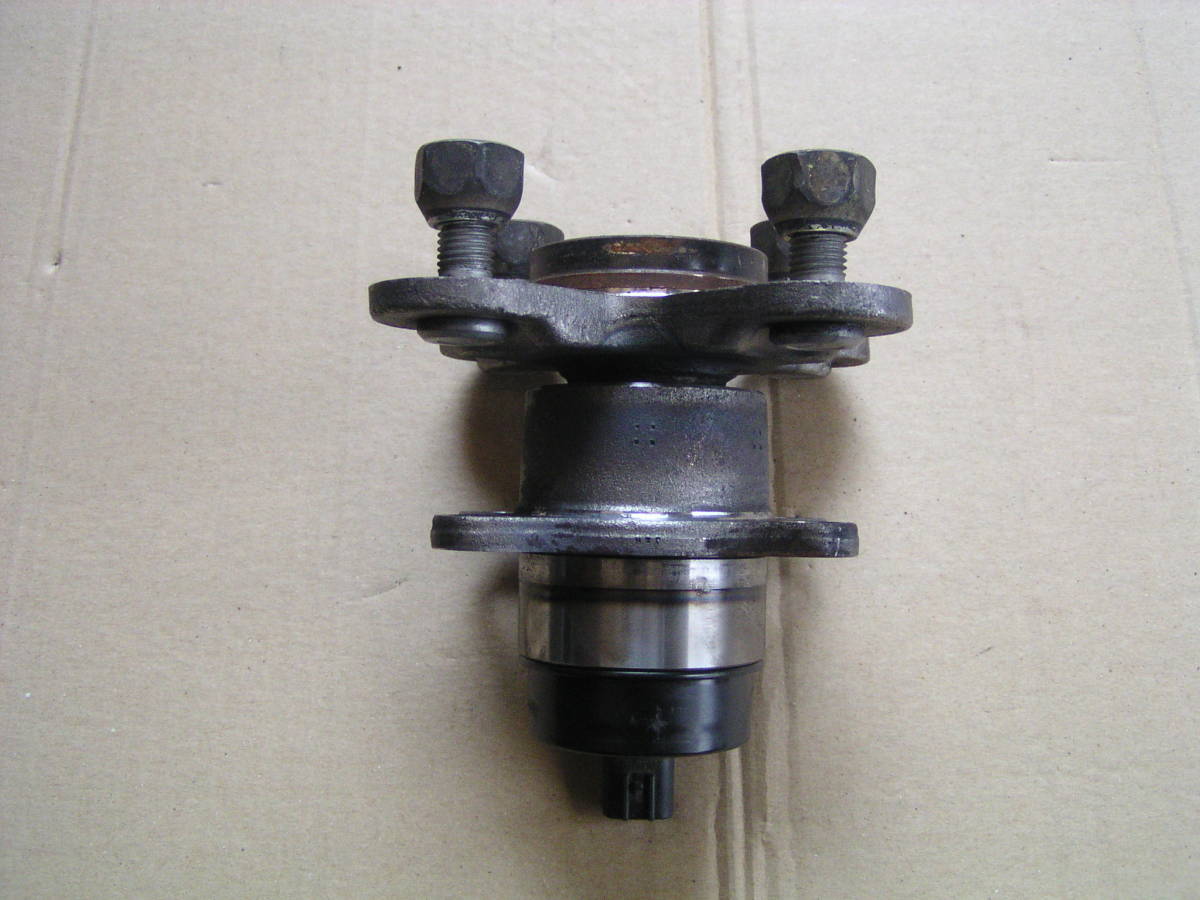 69722km パッソ KGC10 QNC10 リアハブ　右　リアハブベアリング