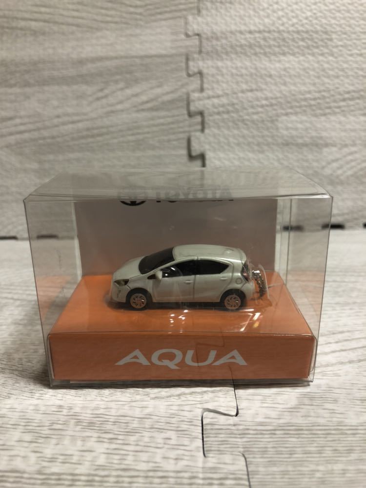  トヨタ アクア AQUA 後期 非売品 ミニカー LED キーホルダー ホワイトパールクリスタルシャイン(乗用車)｜売買されたオークション情報、yahooの商品情報をアーカイブ公開 - オークファン 乗用車