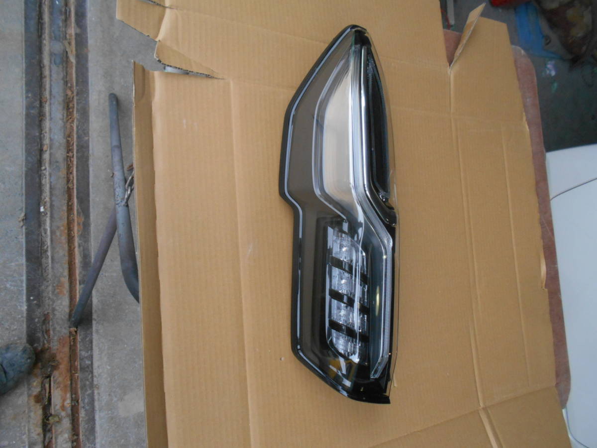 ホンダ NBOXカスタム JF3 左 テールランプユニット ホンダ N-BOX カスタム JF3 左テールランプユニット 良品 ホンダN