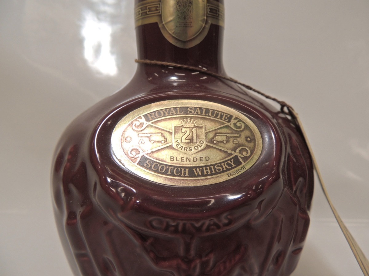 ロイヤルサルート 21年 赤 700ml 陶器ボトル ウイスキー SALUTE 赤陶器 未開栓 飲料 0 ROYAL ♪A350 陶器 IY97103E ロイヤル