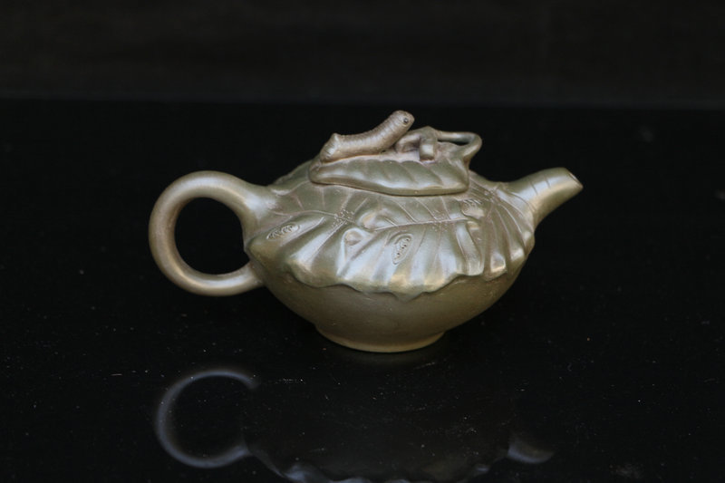 中国古玩 中国宜興紫砂壺 原鉱泥 手彫り ☆春蚕☆ 急須 茶壺 酒壺