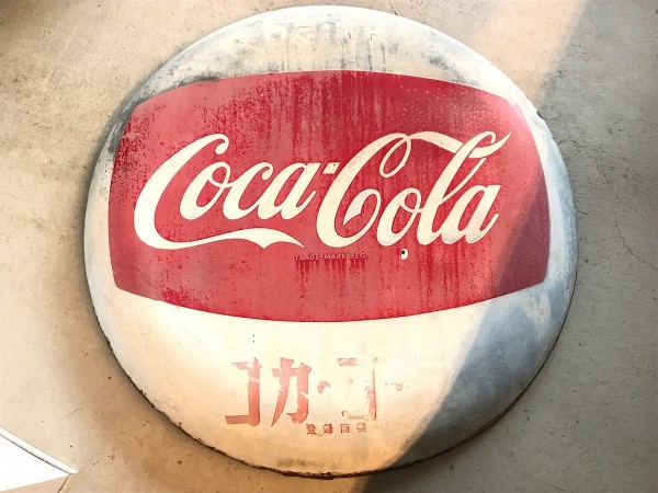メルカリ Coca-Colaホーローボタン型看板直径82cm極美品 看板