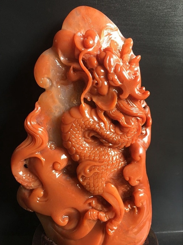 瑪瑙 彫刻 宝珠に三龍 唐木台付 置物 天然石 鑑賞石 細密細工 古美術品 藏出 古董品 寿山石 細密彫刻 龍戲珠 觀賞品 文房置物 賞物 館蔵珍品