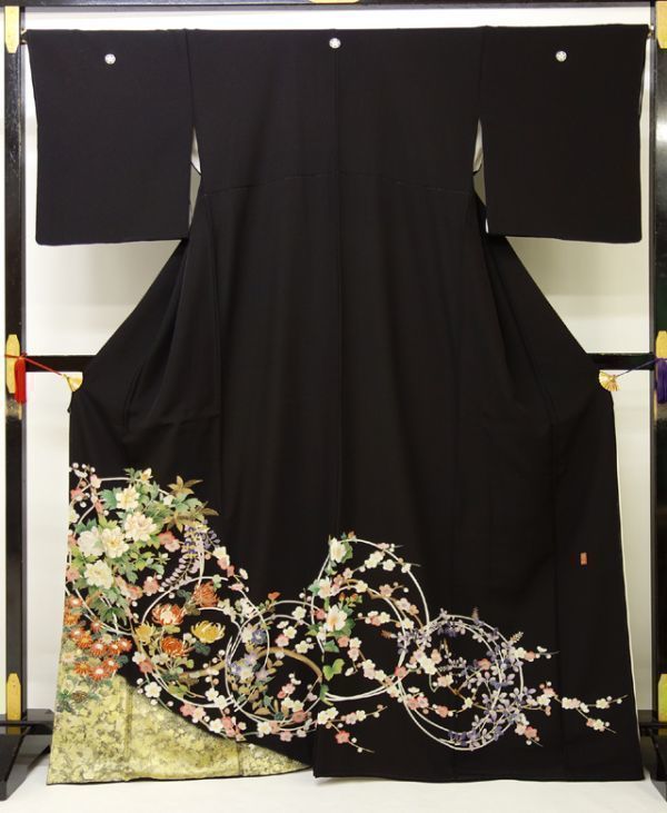 秋の在庫処分】38，000→19，000円☆4856☆中古美品 黒留袖 比翼仕立て