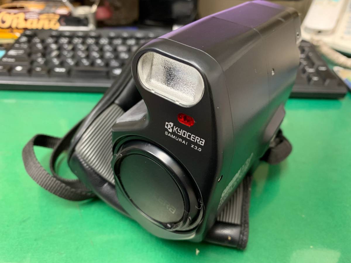 カメラ 【美品・ケース付き】キョーセラ KYOCERA SAMURAI X3.0 緑色