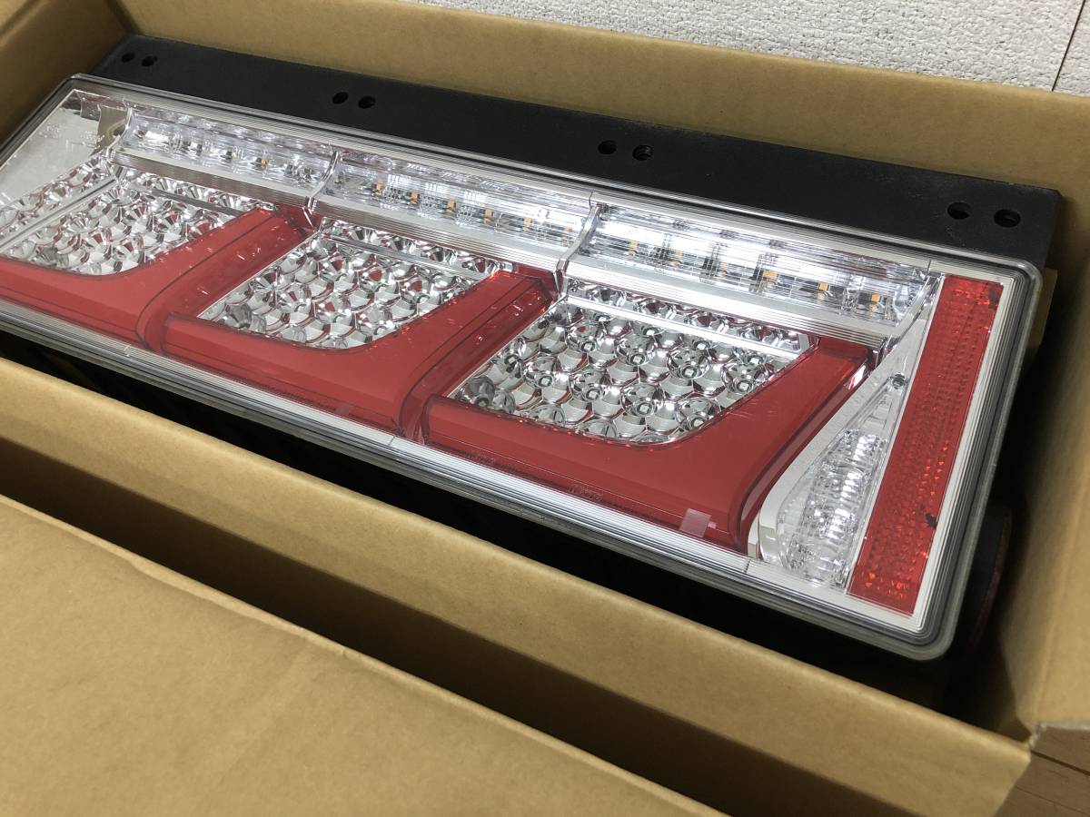 小糸 3連LEDテールランプ ノーマルターン ギガ 潜め