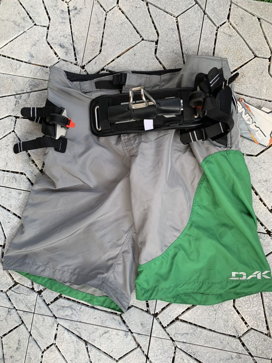 大得価，100%新品 DAKINE ダカイン カイトボード ハーネスパンツ 34インチ 水着 サーフパンツ ハーネス ベルト カイト サーフィン(スポーツ別)｜売買されたオークション情報、yahooの商品情報をアーカイブ公開 - その他