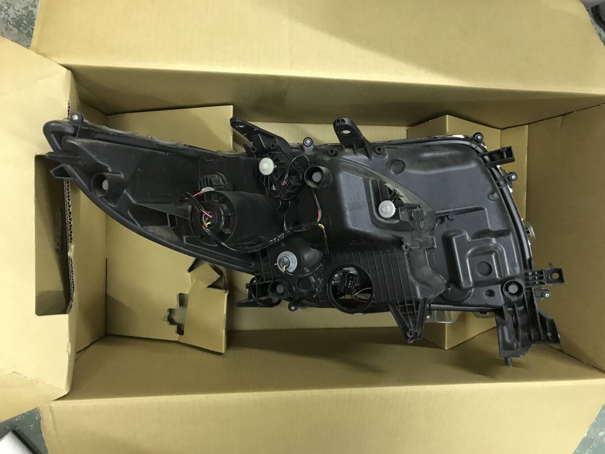 トヨタ　30系アルファード　前期　ヘッドライトLH 　中古美品　Sグレードなど_2