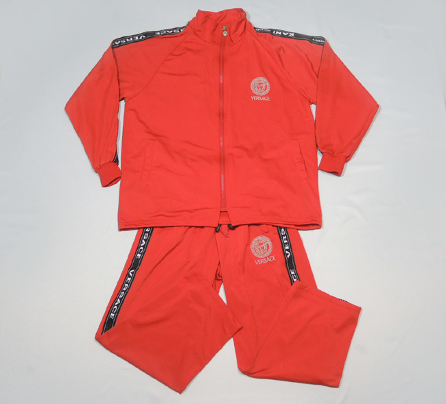 SALE，新品 VERSACE JEANS COUTURE&times;KANI SPORT ヴェルサーチ&times;カール カナイ ／メデューサ刺繍 ジャージ上下セット-sizeL-／管LTY(その他)｜売買されたオークション情報、yahooの商品情報をアーカイブ公開 - ジャージ
