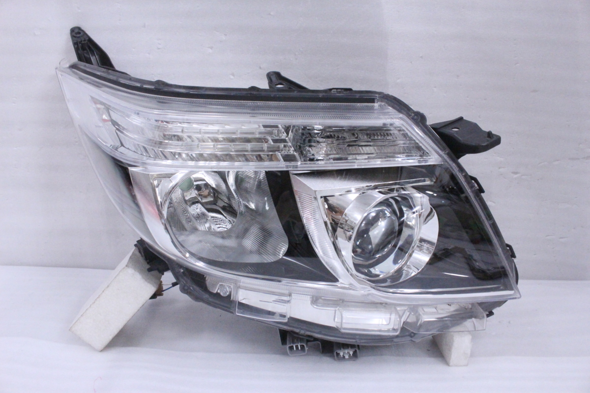 9X-1551-B☆前期 LED☆ZRR80W ノア 右ヘッドライト 28-227 打刻 G