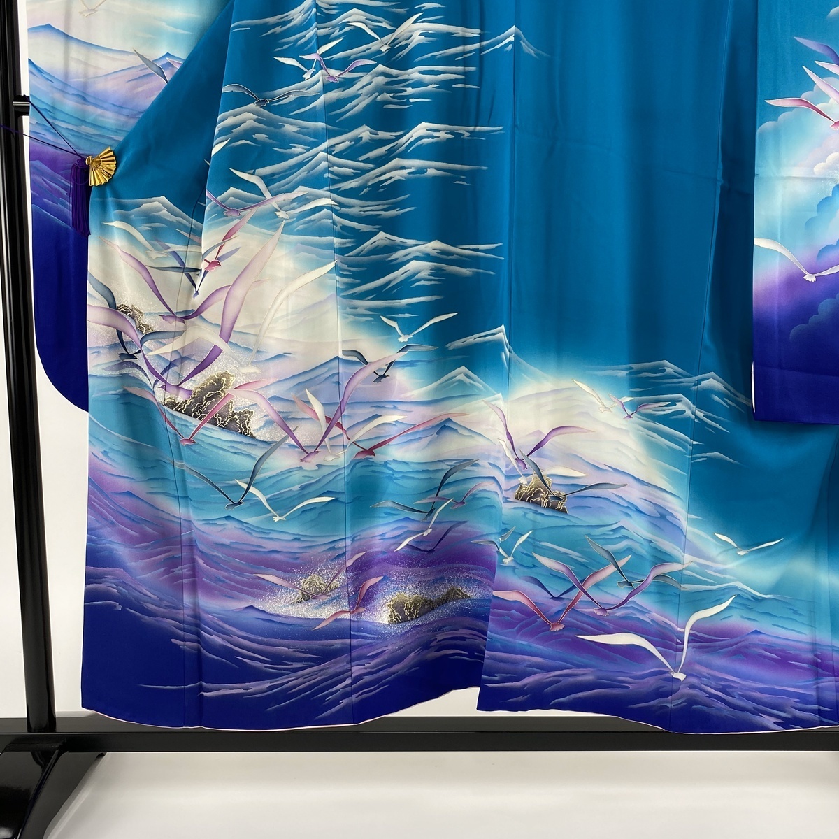振袖 袷 秋山庄太郎 たたき染め M身丈161.5 水色 中古）振袖 睡蓮 落款