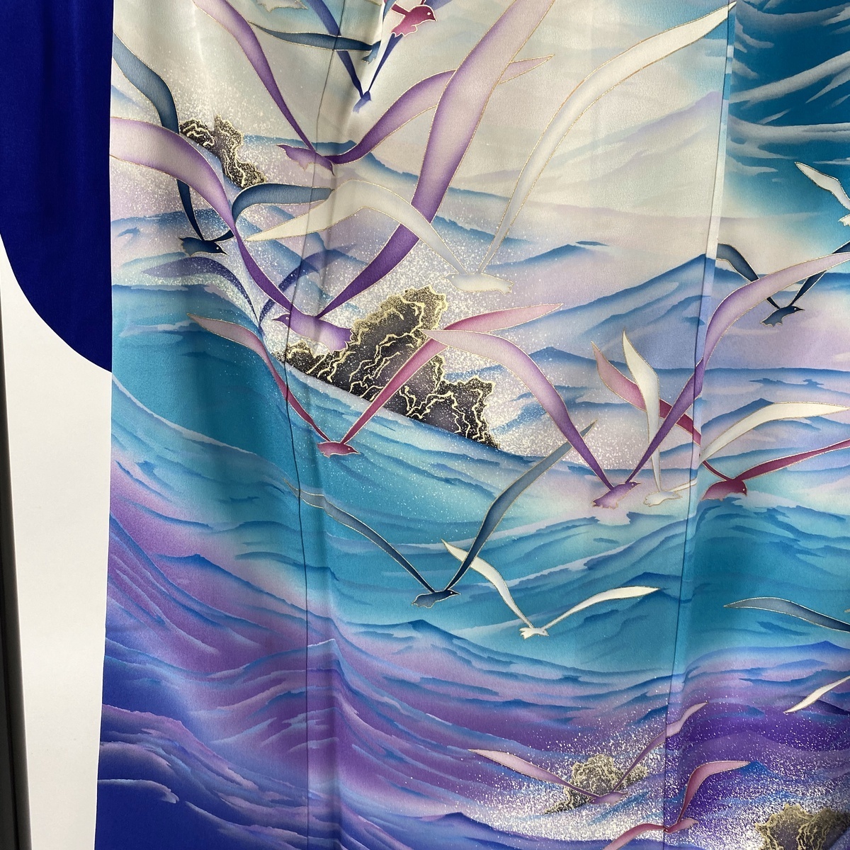 振袖 袷 秋山庄太郎 たたき染め M身丈161.5 水色 中古）振袖 睡蓮 落款