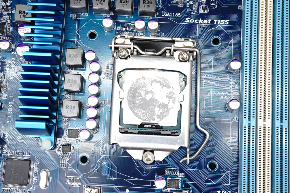 ジャンク扱い！ PCパーツ、メモリ、SSD、HDDなど大量セット！ ジャンク □□ PCパーツセット □□ マザーボード/CPU/メモリ/電源/BD