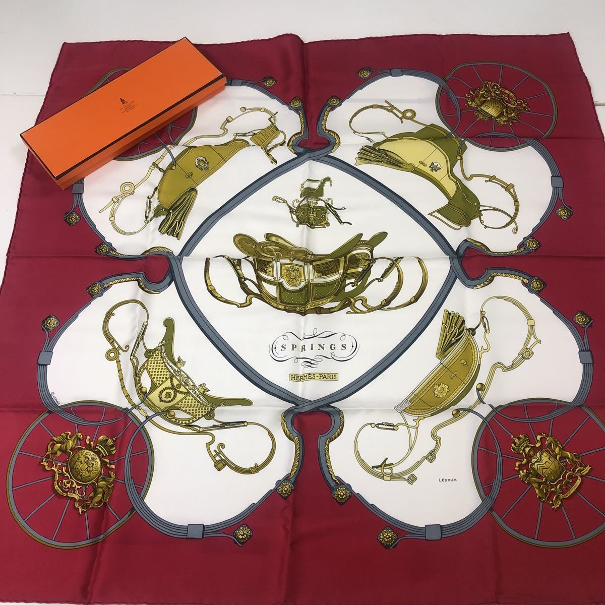 HERMES エルメス大判スカーフ シルクスカーフ タグ付き① HERMES エルメス大判スカーフ シルクスカーフ タグ付き①