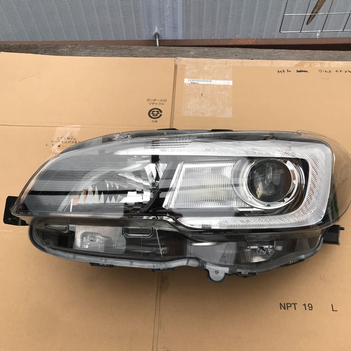 スバル レヴォーグ ヘッドライト 左 LED イチコ1877 ステー折れ無し
