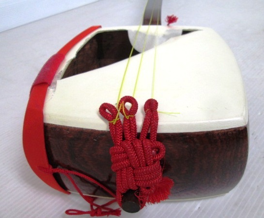 和楽器】 ☆ 三味線 ☆ 細棹 専用ハードケース ソフトカバー バチ 付属