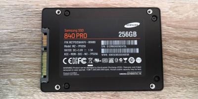 Samsung 840 PRO MZ7PD256HAFV 256GB SATA 動作確認済み Samsung 256GB SSD Drive State (MZ-7PD256BW)