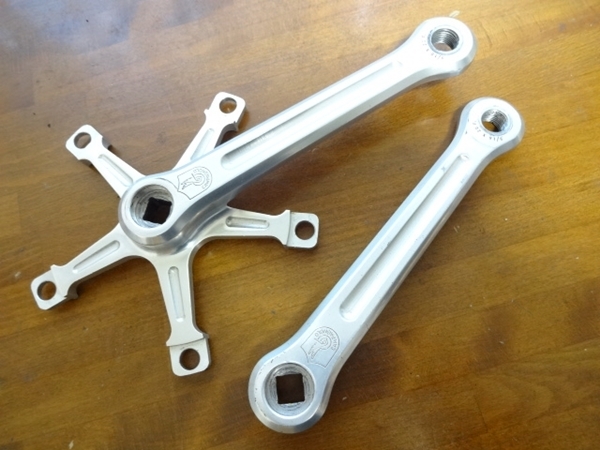 最安値，格安 カンパ レコード クランク 167.5㎜ PCD144 ビンテージ//W67(クランク)｜売買されたオークション情報、yahooの商品情報をアーカイブ公開 - オークファン クランク
