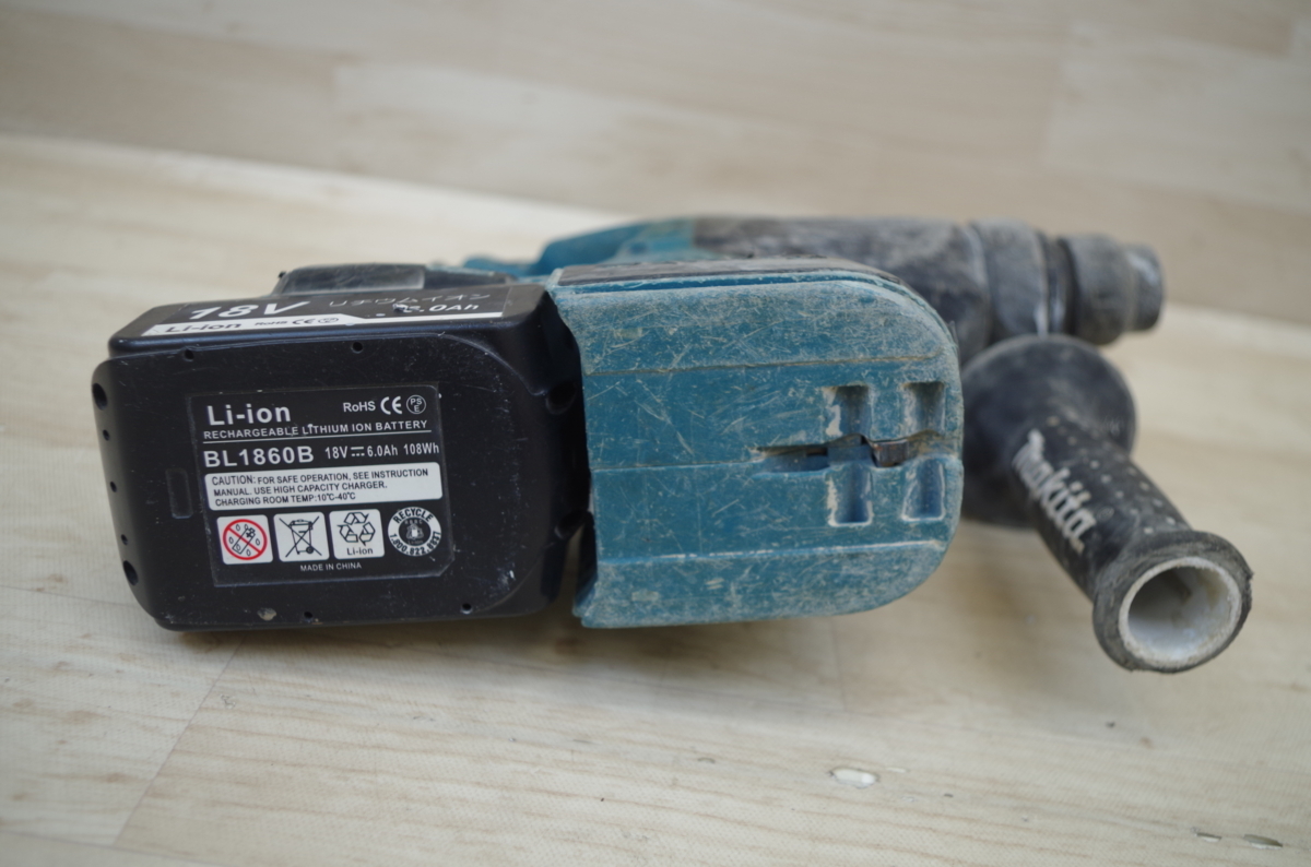 マキタ | HR244D 24mm 充電式ハンマドリル makita 24mm充電式ハンマドリル ハンマドリル 集じんシステム付 HR244DGXVB－中古機械工具・電動工具の買取販売店リサイクルショップ無限堂 マキタ&frasl;MAKITA 電動ハンマー 中古品 makita&frasl;マキタ ハンマードリル 2026年4月26日磐田インター店makita