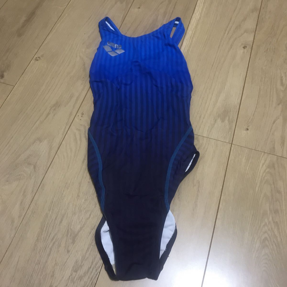  競技引退 競泳水着 arena ツルツル素材(ワンピース)｜売買されたオークション情報、yahooの商品情報をアーカイブ公開 - オークファン 女性用