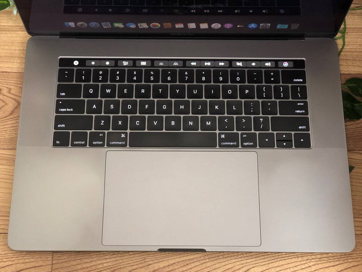 【美品♪】MacBook Pro 2016(A1707)[Core i7(6820HQ)2.7Ghz/RAM:16GB/SSD:512GB/15インチ]Catalina タッチバー搭載 スペースグレー 動作品_2