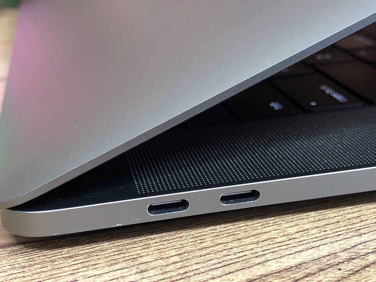 【美品♪】MacBook Pro 2016(A1707)[Core i7(6820HQ)2.7Ghz/RAM:16GB/SSD:512GB/15インチ]Catalina タッチバー搭載 スペースグレー 動作品_5