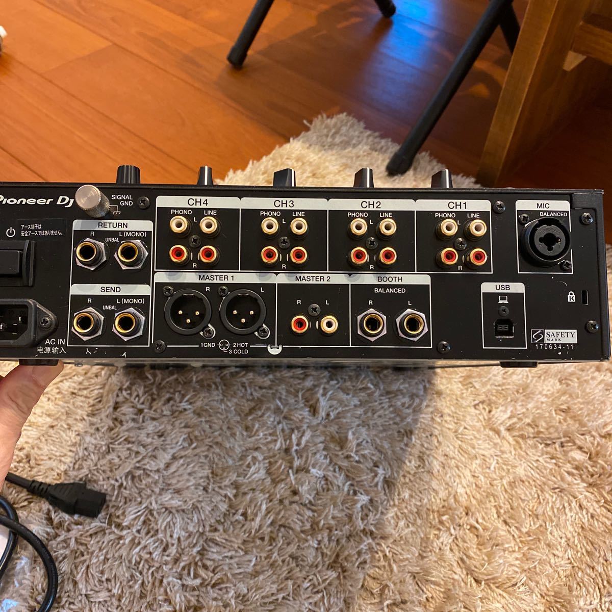 f405983864.4