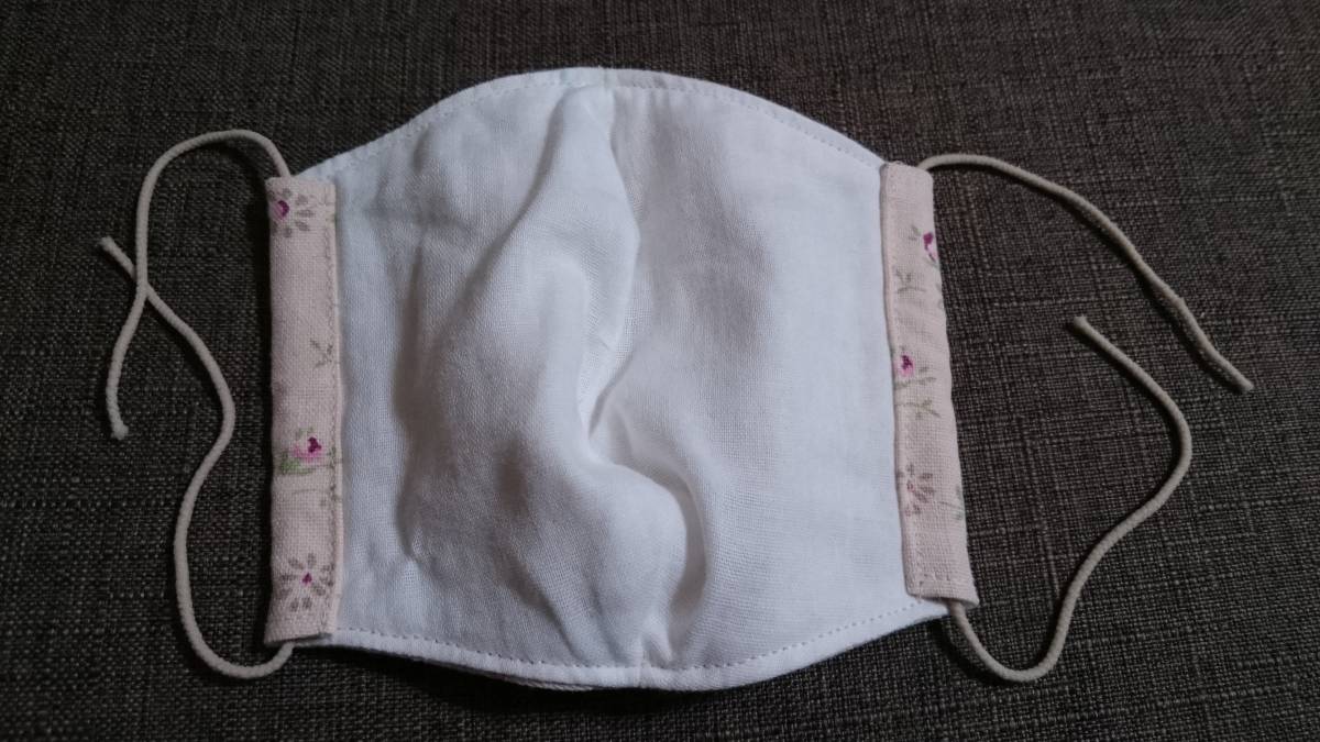 立体マスク ハンドメイド 大人 女性用 薄ピンクベージュ 花柄_4