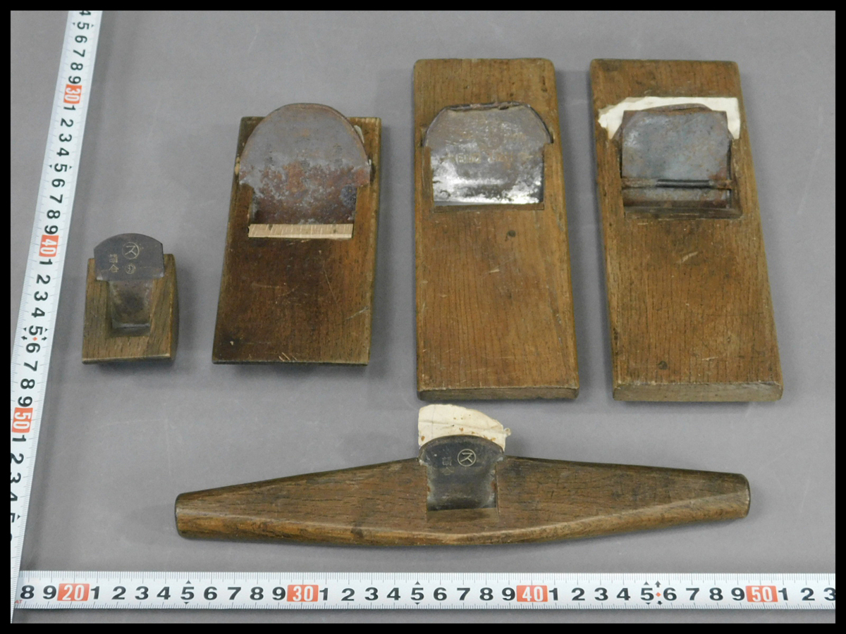 まとめて 鉋 かんな 反台カンナ 南京カンナ 在銘 東府 English 計5点 小道具 大工道具 寺社 建具師 指物師 遺品 保管品 G かんな 売買されたオークション情報 Yahooの商品情報をアーカイブ公開 オークファン Aucfan Com