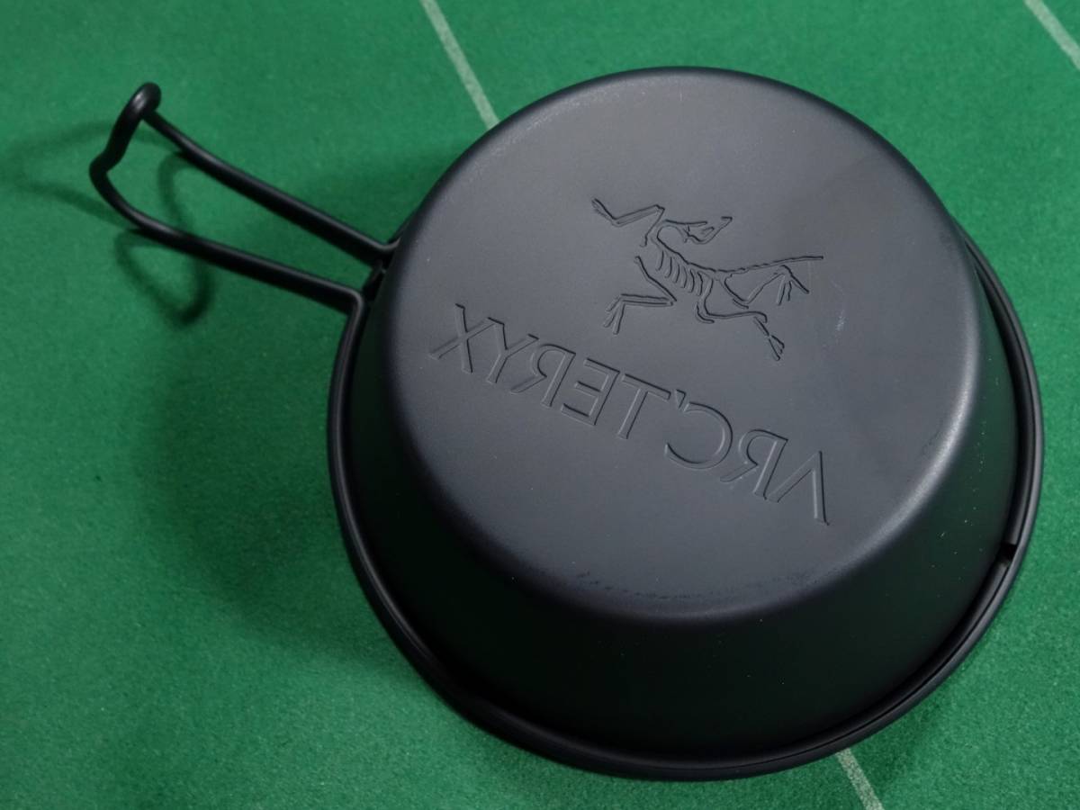△非売品 アークテリクス マットブラック仕上げ ロゴ入り 250ml シェラ