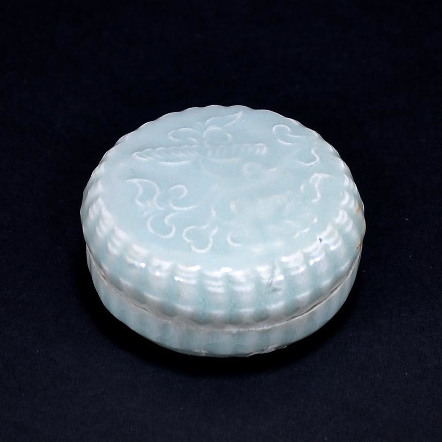 ☆いい楽 特別出品☆青白磁花唐草文合子（香合） 宋時代 仕覆・桐箱付