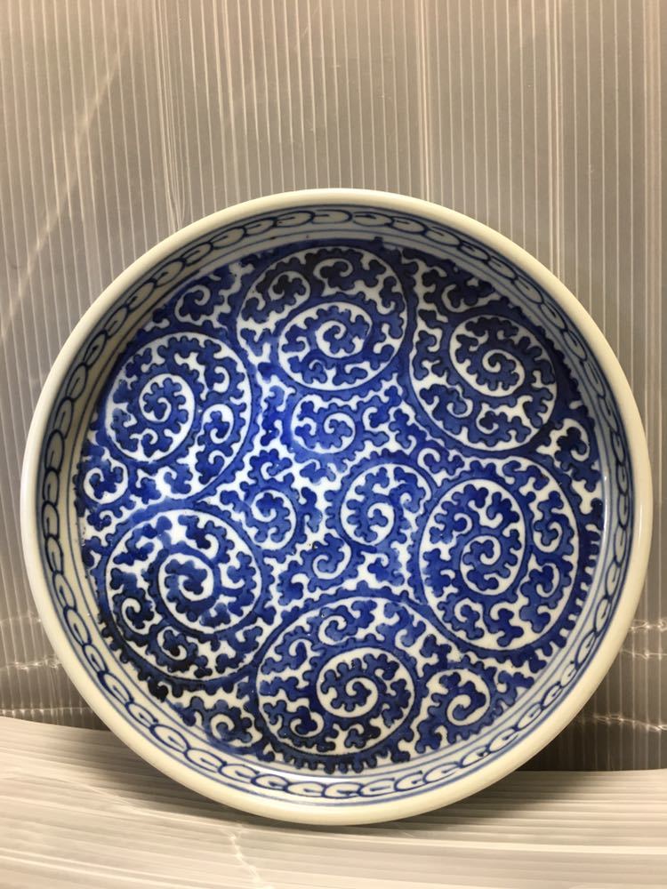 古伊万里 染付 蛸唐草 皿 【高台面に《富貴長春》の名入り】