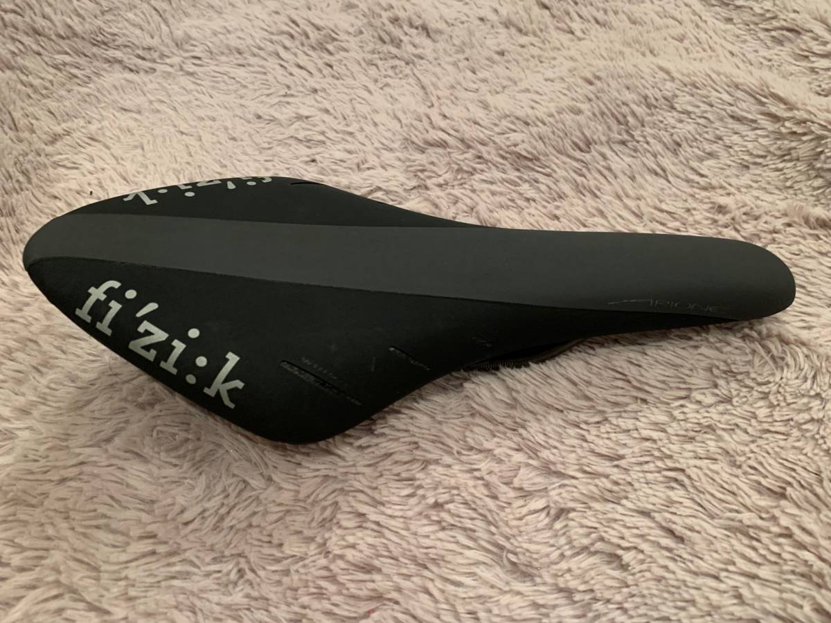 人気，本物保証 Fizik フィジーク アリオネR3 ロードバイク サドル 品(フィジーク)｜売買されたオークション情報、yahooの商品情報をアーカイブ公開 - オークファン フィジーク