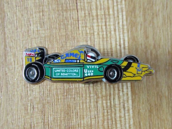 古い ピンバッジ : F1 シューマッハ ベネトン フォーミュラ CAMEL 車