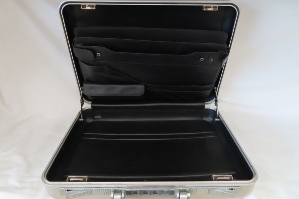 ZERO HALLIBURTON アルミビジネスバッグ　ヴィンテージ　1999年 ZERO HALLIBURTON アタッシュケース ビジネスバッグ メンズ