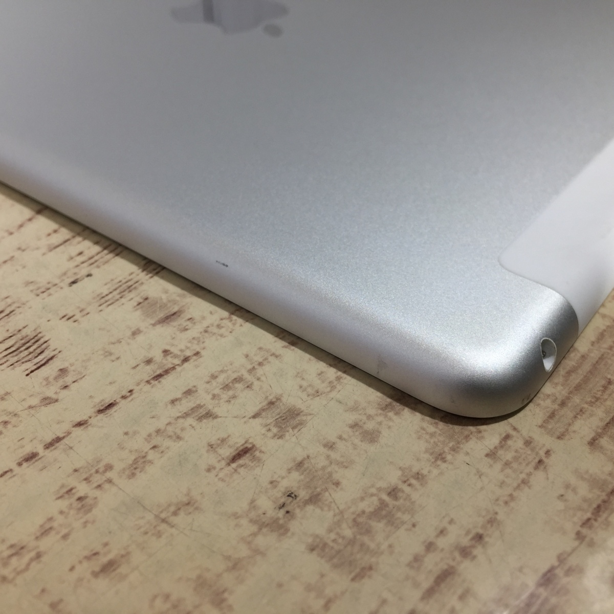 Apple iPad(第5世代) A1823 MP1L2J/A /Wi-Fi+Cellularモデル / 32GB