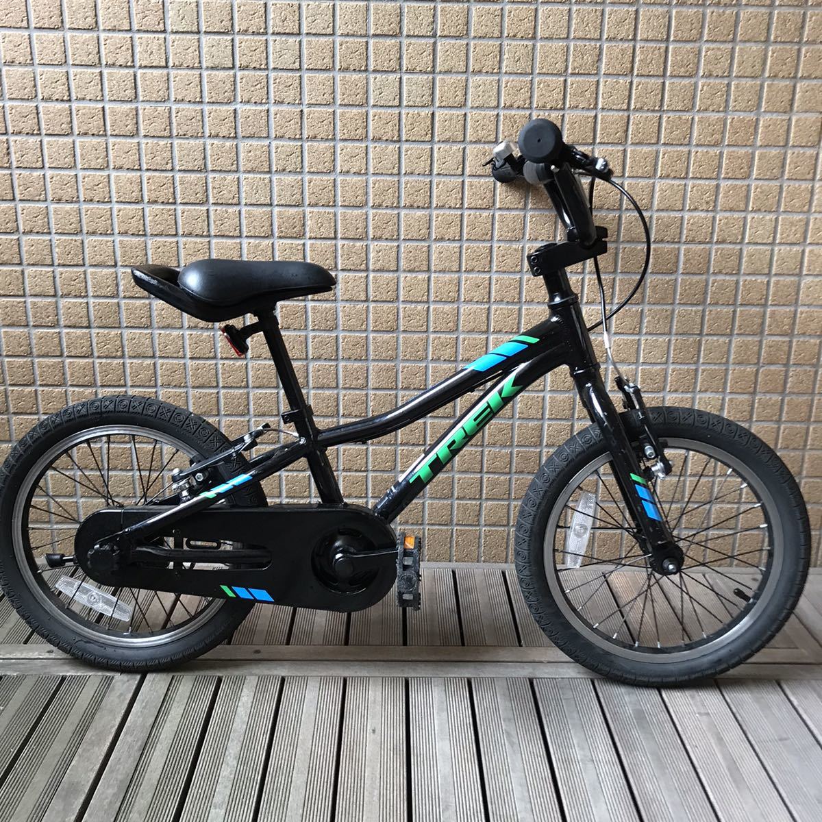  / /引取歓迎 キッズバイク TREK トレック Precaliber 16 Boys 2019年モデル 定価28000円前後 ブラック/ブルー(16インチ～)｜売買されたオークション情報、yahooの商品情報をアーカイブ公開 - オークファ 16インチ～