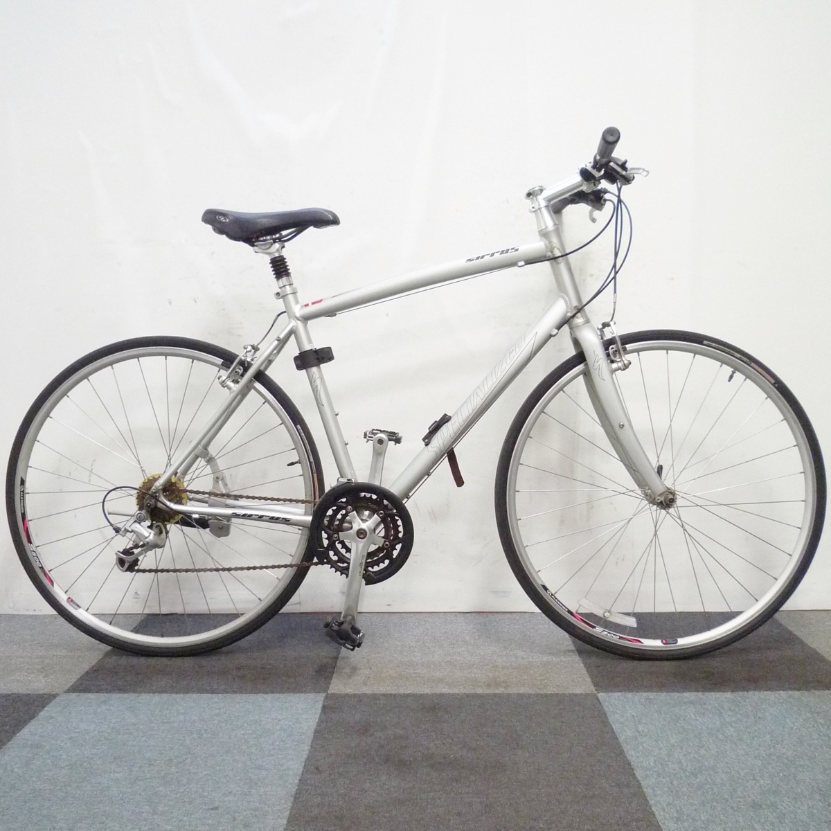 人気！スペシャライズドspecialized sirrus 3.0 700C アルミ 2X9S