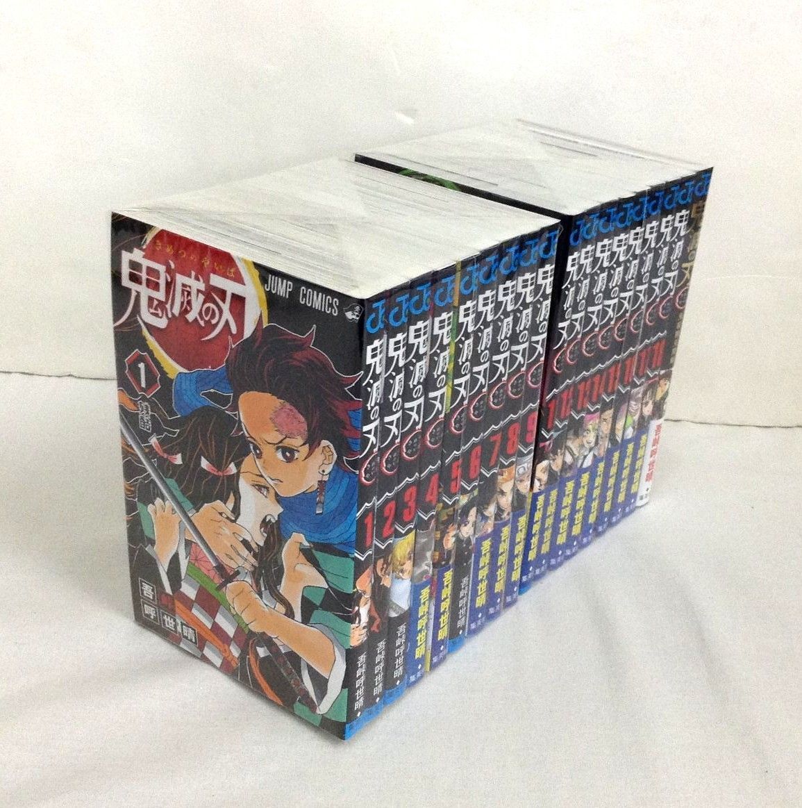 A00】鬼滅の刃 1-9 + 11-18 + 公式ファンブック 鬼殺隊見聞録 吾峠呼世晴 コミック 集英社 [18冊セット/10巻欠品]