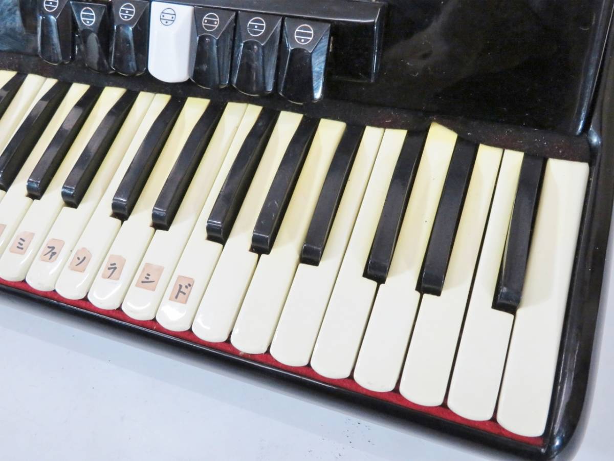 TOMBO トンボ T80B アコーディオン ケース付き 37鍵 80ベース TOMBO/トンボ T80B アコーディオン 37鍵 80ベース(706 ケース付 【公式