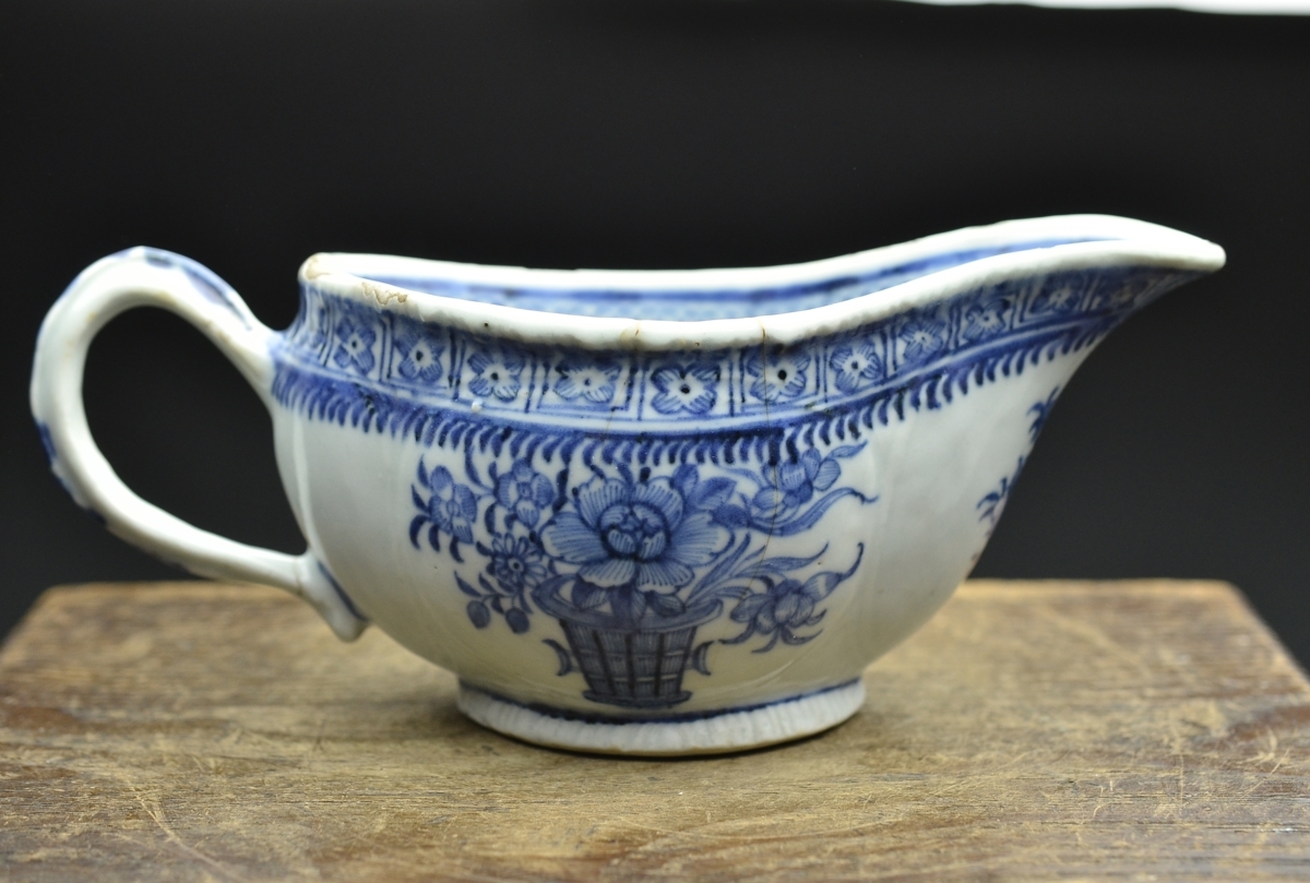 委託個人蔵競売】清代青花花草紋筆洗 年代保証☆中国古玩骨董(同梱不可